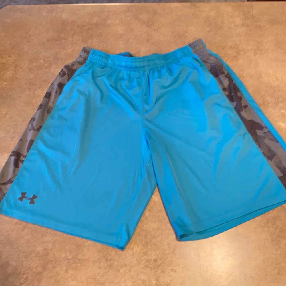 Men’s Under Armour shorts size large